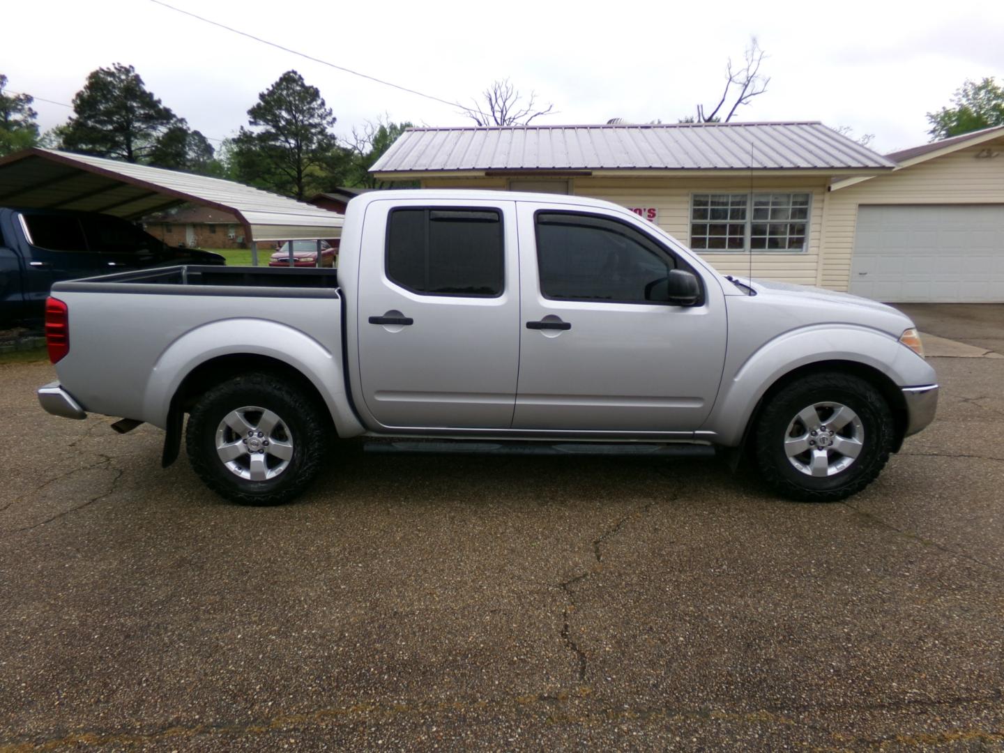 2011 Silver /Gray Nissan Frontier SV (1N6AD0ER0BC) with an 4.0L V6 engine, automatic transmission, located at 401 First NE, Bearden, AR, 71720, (870) 687-3414, 33.726528, -92.611519 - Photo#18